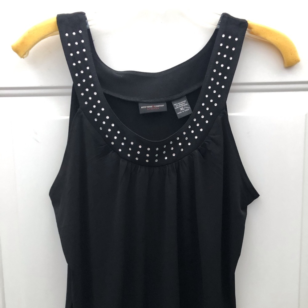 New York & Co Stretch rhinestone top size xl
